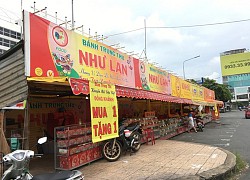 Bánh Trung thu tấp nập &#8220;xả hàng&#8221;, khắp nơi treo biển &#8220;mua 1 tặng 1&#8243;