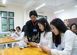 Học sinh sử dụng điện thoại trong lớp học: Có phải 'thả gà ra để đuổi'?