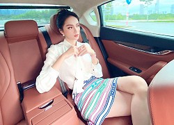 Hương Giang đụng hàng Phượng Chanel và cả dàn sao Kpop: Nhìn qua là biết ai "chơi" nhất, có nàng còn xén váy cho ngắn sát tận đùi