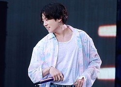 Jungkook "ngược đãi" quà fan tặng suốt 3 năm nay nhưng Army vẫn mê đắm và còn định học theo luôn