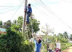 Lắp đèn thắp sáng đường quê