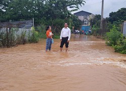 Lũ bất ngờ tấn công TP Đồng Xoài, có nơi ngập sâu 1,5 mét