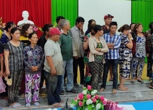 18 người phụ nữ kéo nhau vào vườn dừa đánh bài ăn tiền