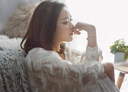 Chồng than vãn "anh em trai cả đời chẳng mời nhau được cốc trà đá", ngay lập tức chị dâu đưa ra một tờ giấy khiến tôi chết lặng