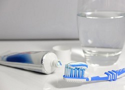 Cô gái có 10 chiếc răng hàm sâu vào tủy chỉ vì thói quen uống nước tai hại mà nhiều người mắc phải