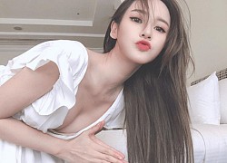 Cô gái có gương mặt đẹp nhất Malaysia dáng như búp bê sống nhờ chăm đu võng