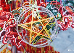 Đồ chơi truyền thống lên ngôi, phủ đỏ phố Hàng Mã trước thềm Tết Trung thu
