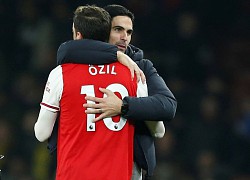 HLV Arteta: 'Ozil khó trở lại đội hình của Arsenal'