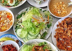 Khó cưỡng khi ăn bánh ướt thịt nướng ở Huế