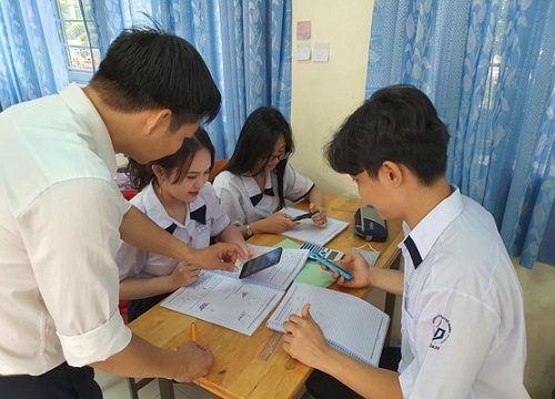 Thầy cô ơi, đừng sợ học sinh mang điện thoại di động vào lớp?