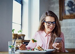 4 thói quen xấu trong bữa ăn nhiều người mắc phải