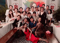 Cả dàn sao đình đám tụ họp ngày đầu năm, Nhã Phương mặc kệ chồng 1 góc để "xoã" 1 mình 1 kiểu cực bá đạo