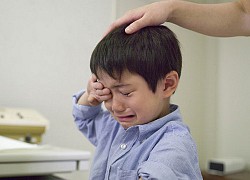 Cậu bé nhập viện trong tình trạng đau bụng phải ngồi xe lăn, bác sĩ kiểm tra bảo &#8216;một ngày gặp 3 trường hợp&#8217;