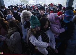 Du khách đổ về Sa Pa, đỉnh Fansipan chật cứng ngày đầu năm mới