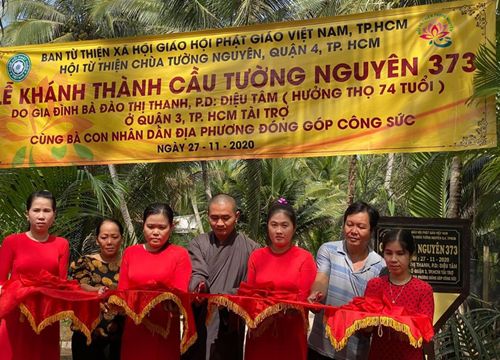 Hội Tường Nguyên khánh thành cầu, tặng 1.800 suất cơm chay