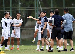 Kiatisuk cười tươi trong buổi tập đầu tiên cùng HAGL