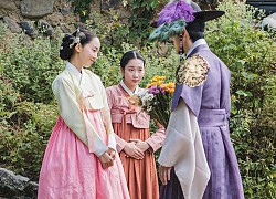 'Mr. Queen' preview tập 7: Vua diện đồ 'tím lịm tìm sim' cầm hoa đến tặng Hoàng Hậu, Kim So Yong thật trở về?