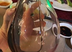 Người phụ nữ than thở làm vỡ chiếc lọ thuỷ tinh mà bị nhà hàng bắt đền 5 triệu, dân mạng bức xúc mắng ngược cô vì nhiều lý do gây tranh cãi