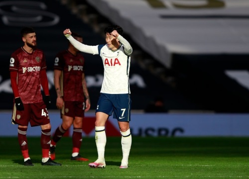 Son Heung-min ăn mừng bàn thắng 100 cho Tottenham