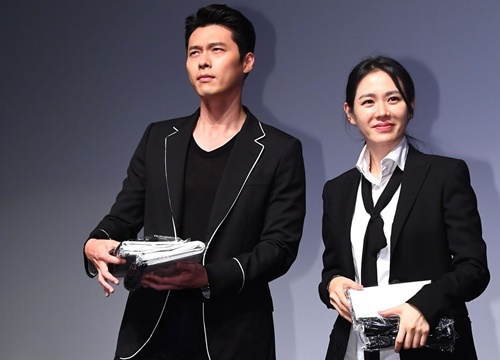 Trên phim 'ngọt' 1, ngoài đời Hyun Bin và Son Ye Jin 'tình' gấp 10 với loạt khoảnh khắc 'cẩu lương'