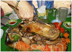 Vịt gói lá sen nướng đất sét - hương vị quê nhà