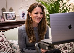 Công nương Kate khoe vẻ ngoài rạng rỡ trong lúc Meghan Markle dính nghi án giữ bé Archie ở Mỹ, Harry trở về hoàng gia một mình