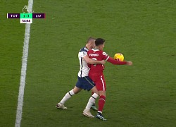 Cựu trọng tài Mark Clattenburg: "VAR đã đúng khi từ chối bàn thắng của Liverpool"