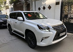 Dàn xe hơn 100 tỷ phục vụ đám cưới thiếu gia Phan Thành: Đủ loại Rolls-Royce, Maybach, Lexus đậu kín ngõ nhà cô dâu