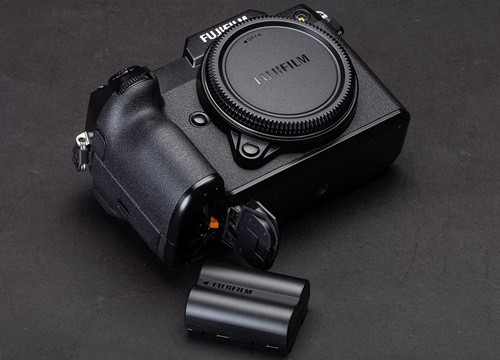 Fujifilm GFX 100S ra mắt; Cảm biến 102MP trong thân hình nhỏ gọn