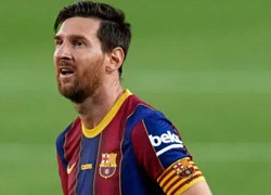 Messi rê qua thủ môn rồi sút ra ngoài