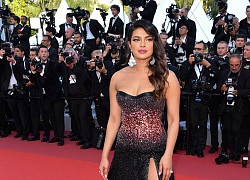 Priyanka Chopra từng bị hỏng váy sát giờ thảm đỏ