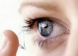 Sau phẫu thuật cận thị bao lâu thì được đeo lens, trang điểm?