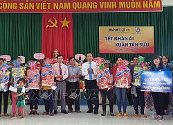 Tặng quà Tết cho các hộ chính sách và gia đình khó khăn ở Cần Thơ, Phú Yên