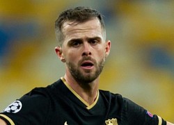 Tình thế kỳ lạ của Pjanic ở Barca