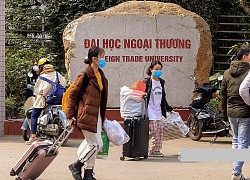 Buổi học cuối để nghỉ Tết, nam sinh đem món đồ lên giảng đường mà người thì hí hửng, người rưng rưng vì tủi