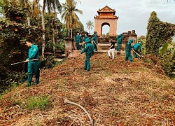 Lực lượng vũ trang thị trấn Diên Khánh ra quân vệ sinh môi trường trên địa bàn