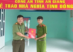 Công an tỉnh An Giang trao nhà "Nghĩa tình đồng đội", "Nhà tình thương"