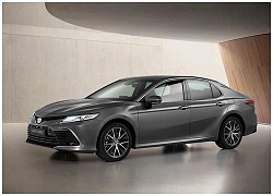 Toyota Camry 2021 chuẩn bị về Việt Nam, có cả phiên bản hybrid?