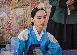 3 dấu hiệu cho thấy Hoàng hậu Kim So Yong (Shin Hye Sun) sắp 'trổ bóng' trong 'Mr. Queen'