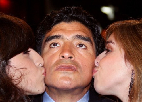 Con gái Diego Maradona cầu xin đừng đổ lỗi cho cố danh thủ