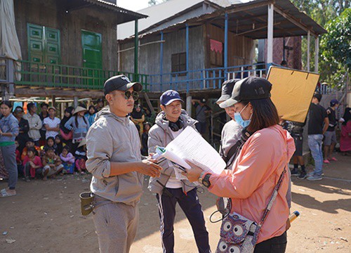 Lý Hải - Đạo diễn 'liều' của Vbiz: Chi bạc tỷ dựng nhà sàn trong làng Chăm chỉ để... 'phá'