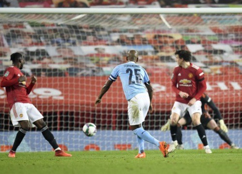 Man Utd 0-2 Man City: Đẳng cấp của nhà đương kim vô địch