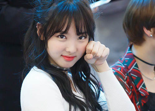 Nayeon (Twice) từng bị chê hết lời khi để tóc mái giả nhưng thực tế lại khiến dân tình "ngã ngửa" vì bất ngờ