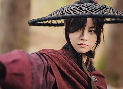 Rũ bỏ hình ảnh dịu dàng, Kim So Hyun mặc áo giáp ra trận trong 'River where the moon rises'