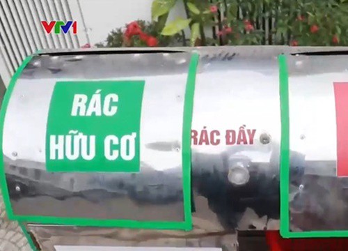 Ấn tượng thùng rác thông minh do học sinh Việt chế tạo