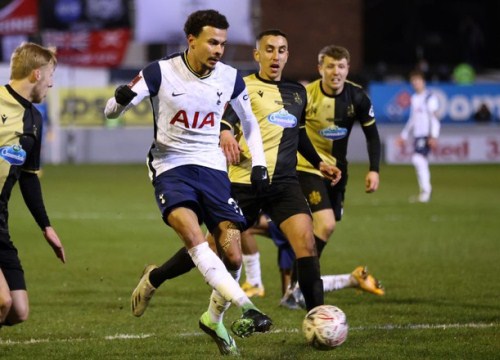 Dele Alli trở lại đội hình Tottenham với pha té 'cười bò lăn", nhưng Mourinho... thích!