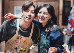 Đến nữ thần Hậu Duệ Mặt Trời Kim Ji Won cũng bị Ji Chang Wook "dằn mặt" vì 1 vật đặc biệt