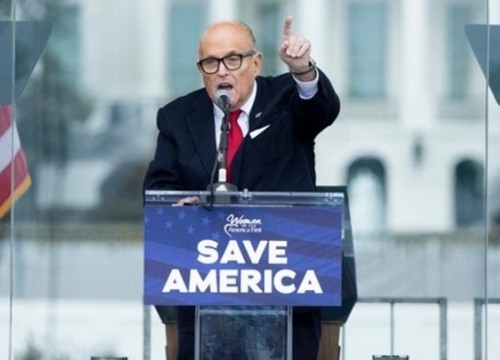 Giuliani có thể giúp Trump đối phó xem xét bãi nhiệm