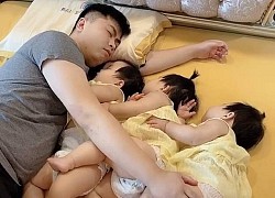 Kể từ khi có 3 cô con gái sinh ba, mỗi tối trước khi đi ngủ cảnh tượng nhìn thấy trên giường khiến bà mẹ không khỏi chạnh lòng