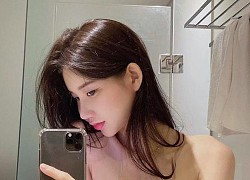 Quấn khăn hờ hững selfie khoe vòng một nóng bỏng, nàng hot girl khiến dân mạng 'cháy mắt', bất ngờ khi biết công việc thật sự